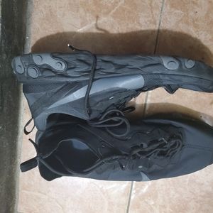 Nike Reacts Flyknit Triple Black